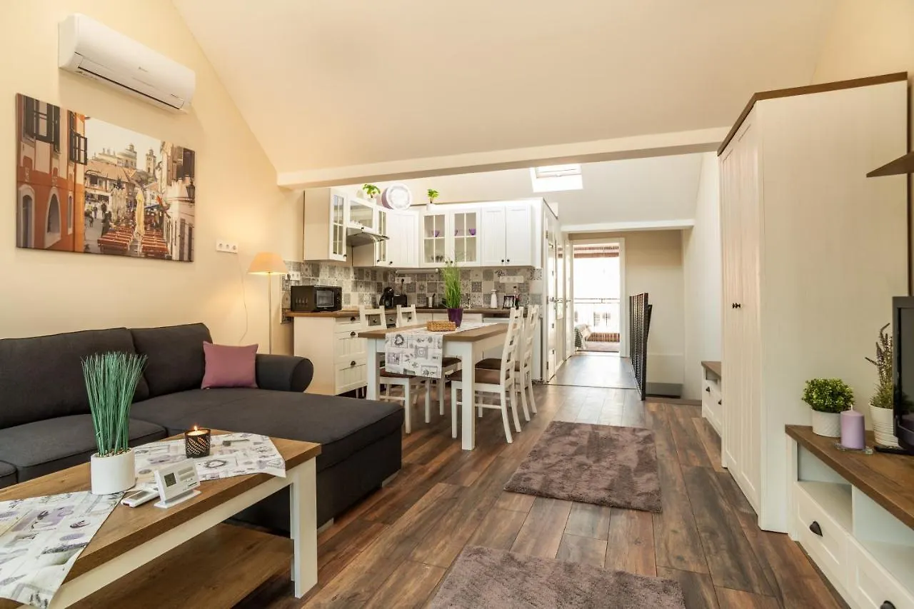 Egri Vitezek Apartman Provance Lakresz Apartment Hungary